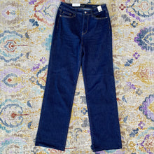 Load image into Gallery viewer, Dark Non distressed Judy Blue #82512